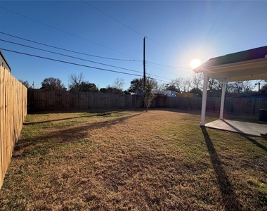 10127 Grover Ln - Photo Thumbnail 9