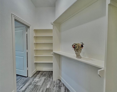 10127 Grover Ln - Photo Thumbnail 7