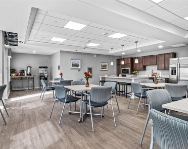 1009 E Dublin Granville Road - Photo Thumbnail 5