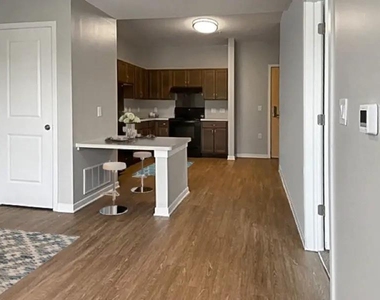 1009 E Dublin Granville Road - Photo Thumbnail 7
