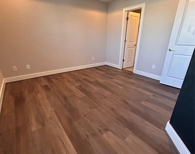211 Milby Street - Photo Thumbnail 16