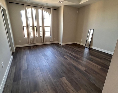 211 Milby Street - Photo Thumbnail 24