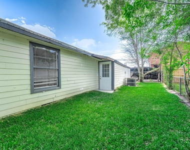 4356#a Phlox St Street - Photo Thumbnail 24