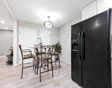 4356#a Phlox St Street - Photo Thumbnail 3
