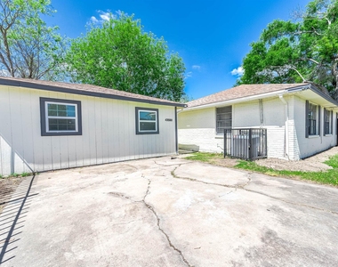4356#a Phlox St Street - Photo Thumbnail 1