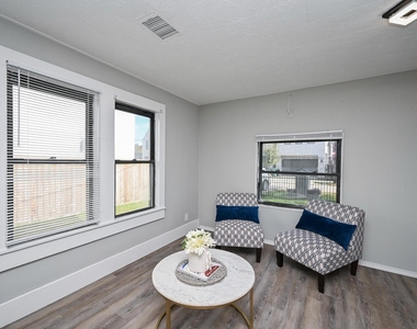 1507 Laird Street - Photo Thumbnail 2