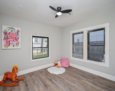 1507 Laird Street - Photo Thumbnail 12