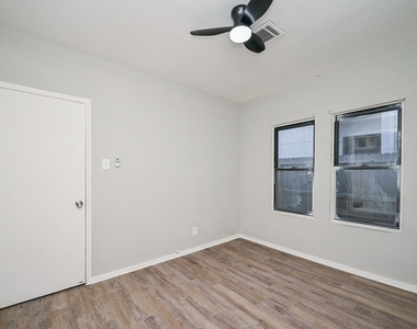 1507 Laird Street - Photo Thumbnail 13