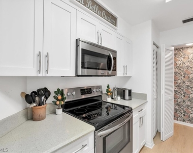 28712 Carmel Way - Photo Thumbnail 11