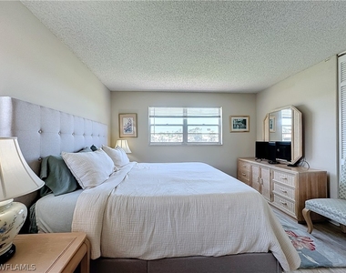 300 Forest Lakes Boulevard - Photo Thumbnail 26