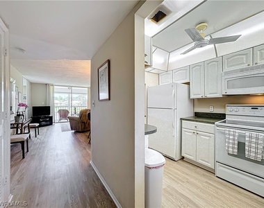 300 Forest Lakes Boulevard - Photo Thumbnail 4