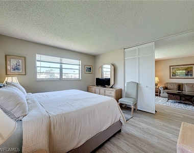 300 Forest Lakes Boulevard - Photo Thumbnail 25