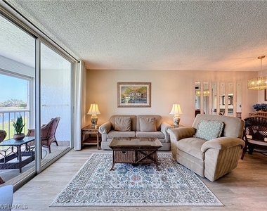 300 Forest Lakes Boulevard - Photo Thumbnail 18