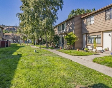 2812 W 7th Street - Photo Thumbnail 4