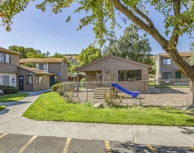 2812 W 7th Street - Photo Thumbnail 5