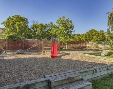 2812 W 7th Street - Photo Thumbnail 6