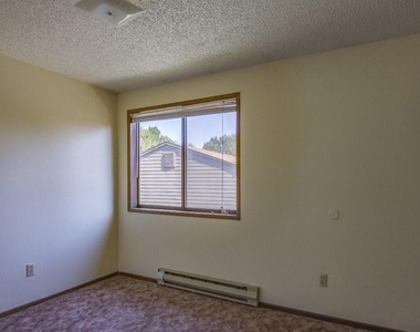 2812 W 7th Street - Photo Thumbnail 8