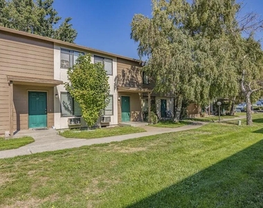 2812 W 7th Street - Photo Thumbnail 2