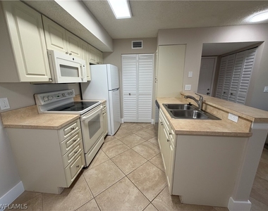 2094 Arbour Walk Circle - Photo Thumbnail 7