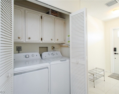 239 Palm Drive - Photo Thumbnail 8