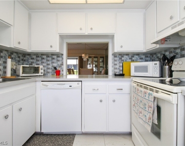 239 Palm Drive - Photo Thumbnail 5
