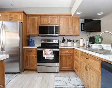 2265 Hidden Lake Drive - Photo Thumbnail 5