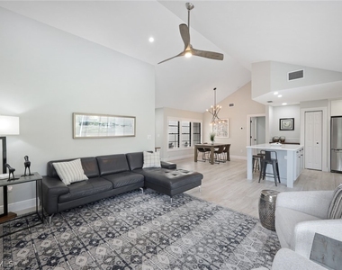 714 Reef Point Circle - Photo Thumbnail 3