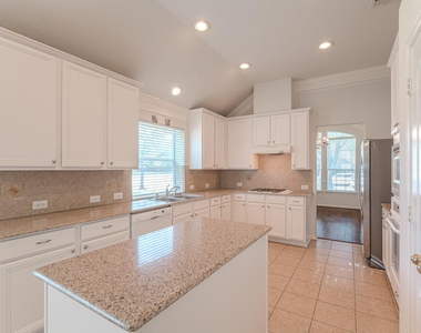 6618 Trenton Lake Lane - Photo Thumbnail 10