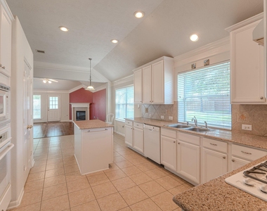 6618 Trenton Lake Lane - Photo Thumbnail 11
