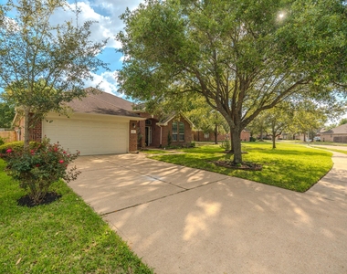 6618 Trenton Lake Lane - Photo Thumbnail 2