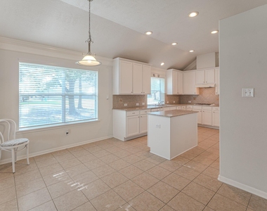 6618 Trenton Lake Lane - Photo Thumbnail 8