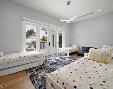 215 3rd Avenue N - Photo Thumbnail 27