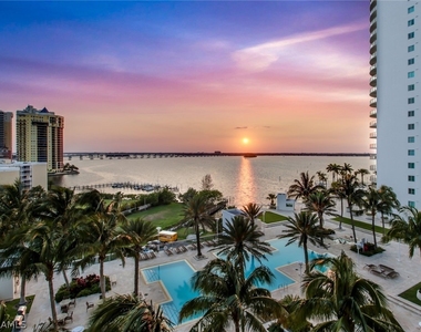 3000 Oasis Grand Boulevard - Photo Thumbnail 1