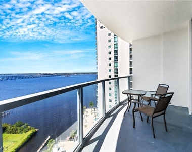 3000 Oasis Grand Boulevard - Photo Thumbnail 31