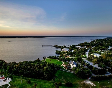 3000 Oasis Grand Boulevard - Photo Thumbnail 30