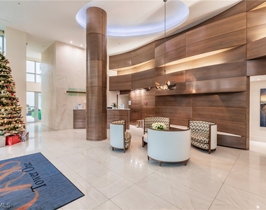 3000 Oasis Grand Boulevard - Photo Thumbnail 40