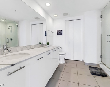 3000 Oasis Grand Boulevard - Photo Thumbnail 21