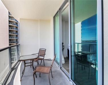 3000 Oasis Grand Boulevard - Photo Thumbnail 32