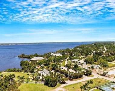 3000 Oasis Grand Boulevard - Photo Thumbnail 39