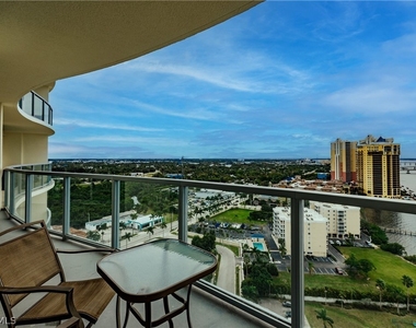3000 Oasis Grand Boulevard - Photo Thumbnail 29