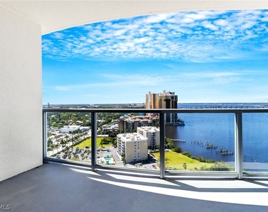 3000 Oasis Grand Boulevard - Photo Thumbnail 35