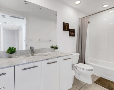 3000 Oasis Grand Boulevard - Photo Thumbnail 19