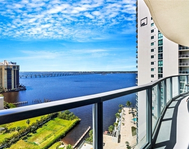 3000 Oasis Grand Boulevard - Photo Thumbnail 36