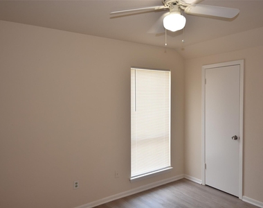 14410 Muirfield Lane - Photo Thumbnail 19