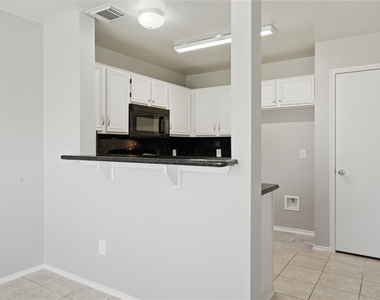 2034 Greenwest Drive - Photo Thumbnail 12