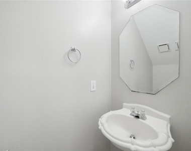 2034 Greenwest Drive - Photo Thumbnail 18