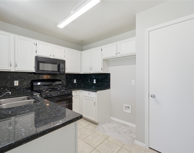 2034 Greenwest Drive - Photo Thumbnail 17