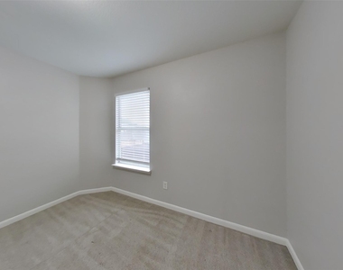 415 Remington Creek Drive - Photo Thumbnail 10