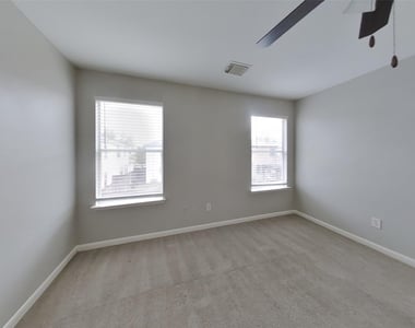415 Remington Creek Drive - Photo Thumbnail 4
