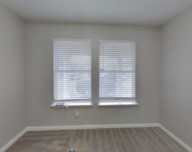 415 Remington Creek Drive - Photo Thumbnail 14